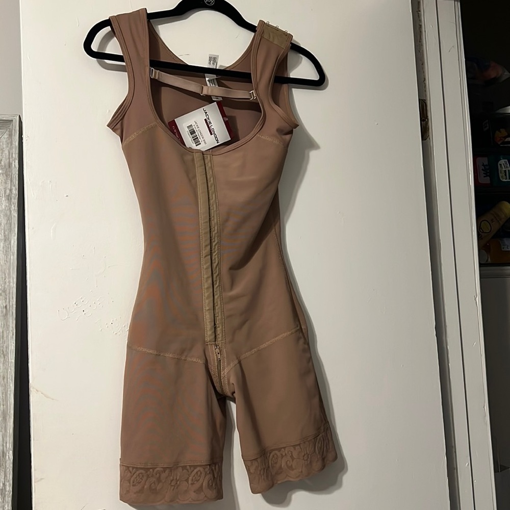 Jackie London Shorts Bodyshaper with wide straps - Size XL